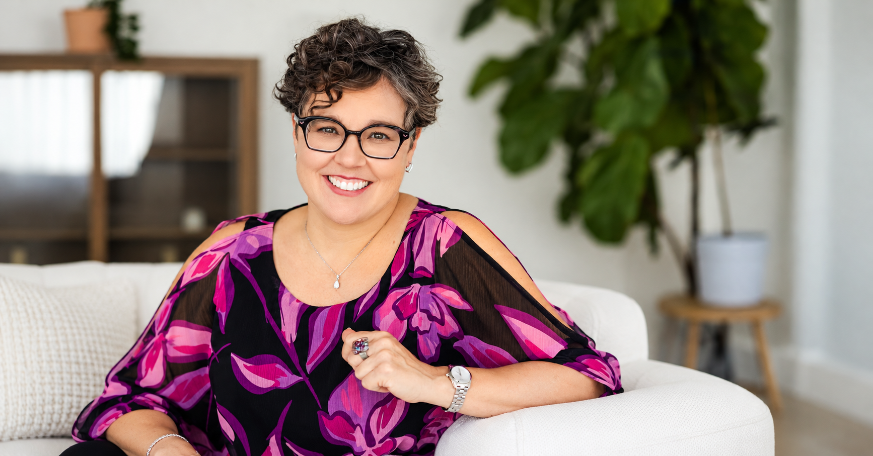 Sandra Levesque, coach chez Évolusens, souriante et confiante, symbole des choix qui l’ont façonnée